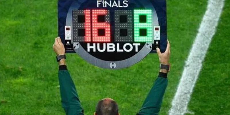Luật thay người trong bóng đá hiện hành